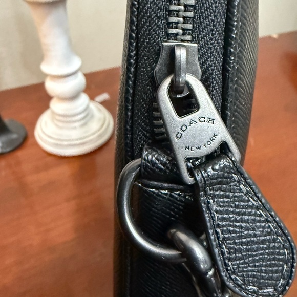 Coach Men’s Liam Compact Brief OFFERS ACCEPTED - Picture 11 of 13